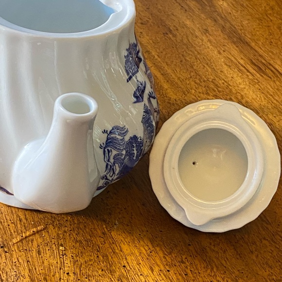 1 Cuthbertson 20 oz Blue Willow Tea Pot - Picture 5 of 13